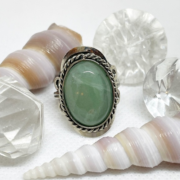 Handcrafted Jade Ring - Picture 2 of 3
